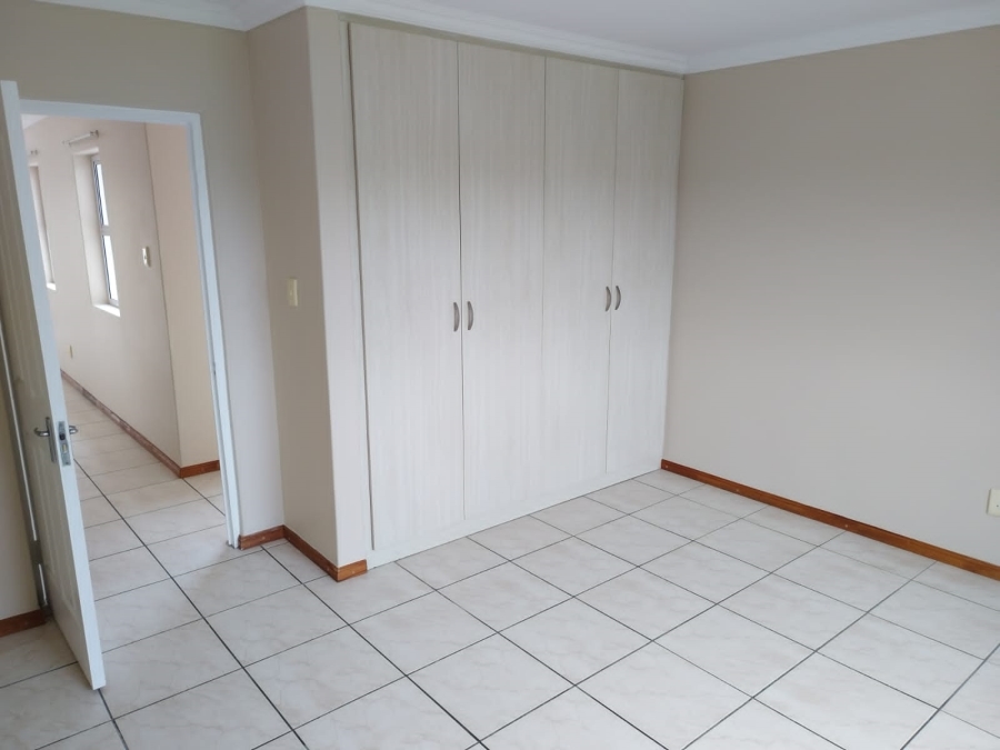 To Let 5 Bedroom Property for Rent in Strand Central Western Cape